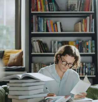 Médecin dans son bureau